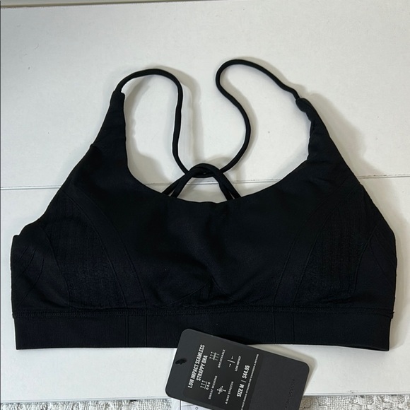 New Fabletics low impact seamless‎ strappy Sports Bra Size Medium - Picture 1 of 9